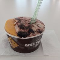 Tarrina pequeña de mango y caramelo at Antiu Xixona Helados  in Almeria
