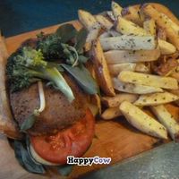 Blissful burger at Green Point in Cusco