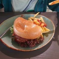 Vegan burger with chips at Cooper's Garden by Käfer in Munich