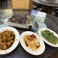 Three generous dishes for two hungry patrons   at Shí Zhuō Jiā Wèi Rè Chǎo - 石桌佳味熱炒 in Zhuqi Township