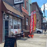 Limited outdoor seating at Tetra Pizza and Grill in Philadelphia