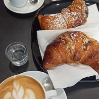 Novità: brioche vegan con crema Lotus e cappuccino con latte di cocco at Caffè Ventuno in Buttigliera Alta