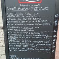 La carta vegetariana (casi todo vegano o veganizable) at El Palaciu Pintu in Cangas De Onis