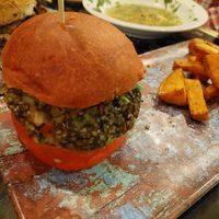 Burger at Café de Ratas in Madrid