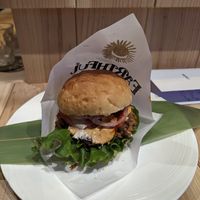 Fresh Green Burger at Earthful Cafe Tokyo in Tokyo