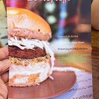 Temporary burger   at Les Tontons Veg - Paradis in Paris