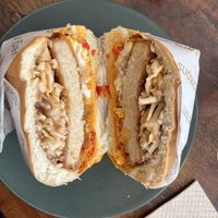 Temporary burger  at Les Tontons Veg - Paradis in Paris