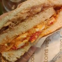 burger les tontons veg at Les Tontons Veg - Paradis in Paris
