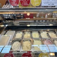 Clear allergen label  at Gelato Natura Due in Aomori