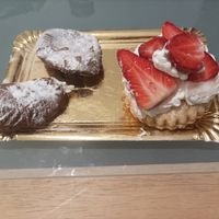 Buñuelos y pastelito at Pastelería Costabella in Girona