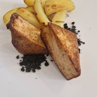 Tofu scottato con patate sautè e polvere di olive nere #Veganuary at La Casupola in Bosisio Parini