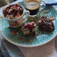 Ma petite gourmande, with Billy Brown, Crumbulette, Cashew Pistache and espresso at Greedy Guts in Caen