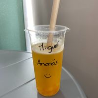 Bubble Tea de Ananás com bobas de maracujá e manga at Mundo às Cores in Torres Novas