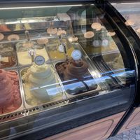 Day before that I had pineapple and dark chocolate   at Anita Gelato in Queenstown