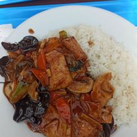 Tofu with vegetables and white rice as side dish at Li Yuan in Lisbon