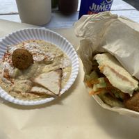 El hummus esta muy rico  at Falafelito - Coyoacan in Mexico City