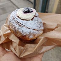 Croffle at Odete Bakery - Cedofeita in Porto