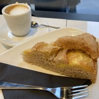 Vegan apple cake  at Ottolina in Milan