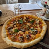 Vegan pizza at La Veda in Arambol