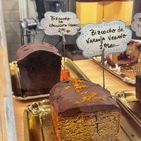 Bizcocho de chocolate y bizcocho de naranja.   at Antojitos in San Sebastian