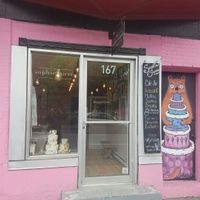 HappyCow sticker on front entrance at Sophie Sucree in Montreal