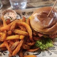 Double cheese bacon burger con boniato at Mad Mad Vegan - Barcelona in Barcelona