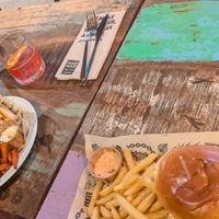 Zu ihrer linken, das sagenumwobene Clubsandwich 🫨 at Mad Mad Vegan - Barcelona in Barcelona