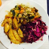 stew with potatoes and red cabbage at Shanti Cafe in Coimbra