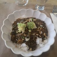 Curry de lentilles vertes et lait de coco avec riz (vegan)  at La Canopée  in Valence