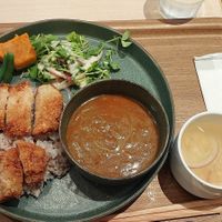Cutlets and curry,  I could eat these all day long at NRT - T's Tantan - T2 in Narita
