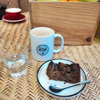 Chai tea latte with oat milk and vegan banana bread at Station Service Batignolles in Paris