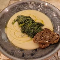 Fave e cicorie at Mamapulia in Bari