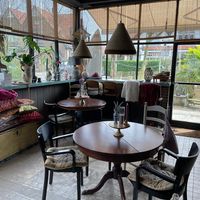 Seating area at KAFEE Muiderberg in Muiderberg