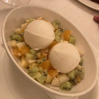 Fruchtsalat mit hausgemachter Vanille-Eis  at Il Lughino in Milan