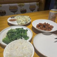 Dumplings, Veggies and Orange Chicken  at Huì Yuán Sù Shí Fāng 慧缘素食坊 Lotus Vegan in Shanghai