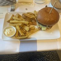 Burger mit Patty, portobello Pilz und Pommes mit Veganer Mayo  at Landgasthof Westrich in Bedburg-hau