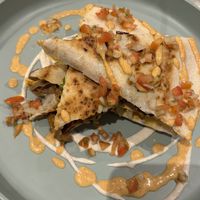 10/10. El lugar es solo plant-based. Me pedi la quesadilla vegana y estaba deliciosa. Mucho sabor, beans mushrooms queso vegano y pico de gallo.   at Aubrie's Plant-Based Cuisine in El Nido