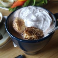 Heiße Schokolade mit veganer Sahne und Marshmallows 😋 at Vegane Bergpension in Schulenberg