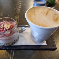 Vegan oatmeal and oatmilk latte at à table!  in Budapest
