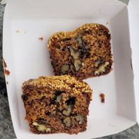 Veg. Bananen-Brot Kuchen mit Sesam at California Bakery  in Lugano