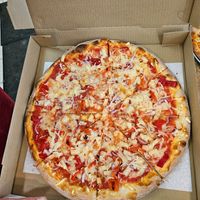 Regular crust, vegan cheese at Jad's Pizza in Downingtown