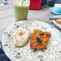 Smoothie natural green, empanada y media tosta de verduras con queso vegano.   at Cafeteria Riglos in Jaca