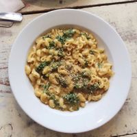 vegan & gluten free Mac n cheese at Harlow in Portland