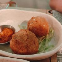 Arancini relleno de carne y queso at Local92 in Barcelona