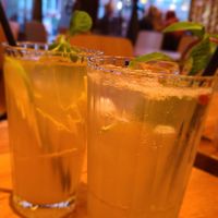 Bodhi Fantasy und hinten Grüntee (kalt) m Ingwer at Bodhi Vegan Living - St George in Hamburg