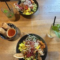 Buddha rolls, buddha bowl und pagoda bowl  at Bodhi Vegan Living - St George in Hamburg