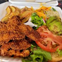 Hamburguesa de hongo no se que, estuvo muy rica. 10/10. at Arbol de Seda in San Jose