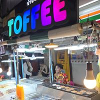 Toffee (you can see 7 Eleven in the background) at Jay-Hui @ Chinatown Night Market in Bangkok