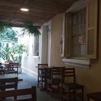 O local tinha 4 ambientes: este da foto, mais 2 comodos internos e uma area externa de quintal na frente at GES YU - Vegan Food in Sao Paulo
