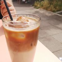 Iced Latte mit Hafermilch  at Hans liebt Kuchen in Stuttgart